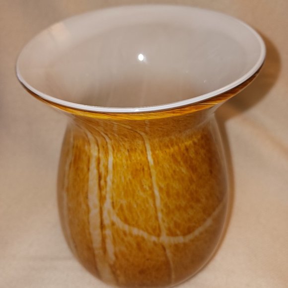Beautiful Gold and Ivory Tone Glass Vase - Picture 4 of 4